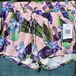 Hurley beach shorts- medium- has back pockets swim suit cover